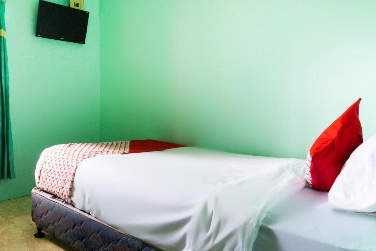 Oyo 3095 Semarapura Homestay Makassar Extérieur photo