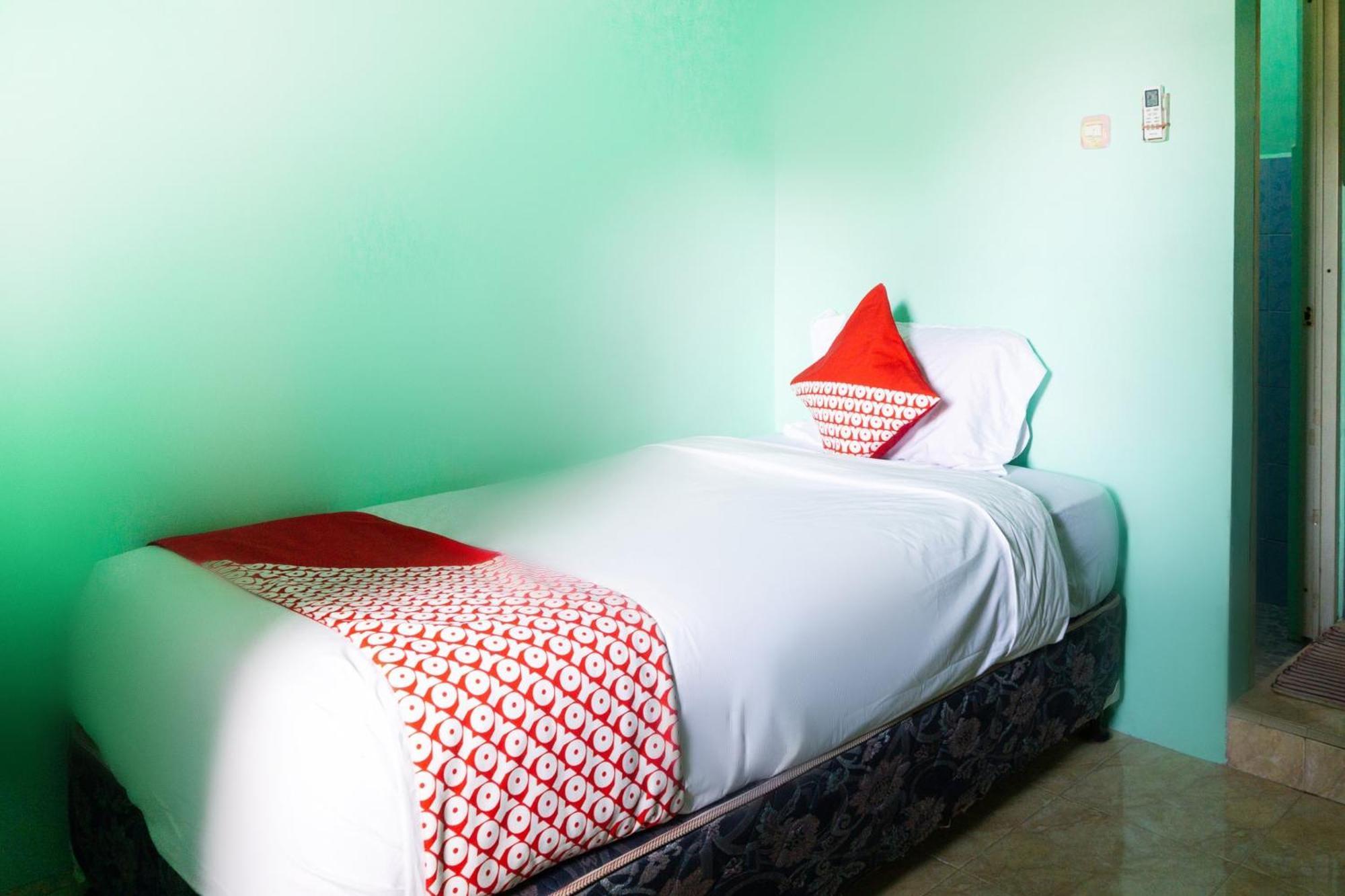 Oyo 3095 Semarapura Homestay Makassar Extérieur photo