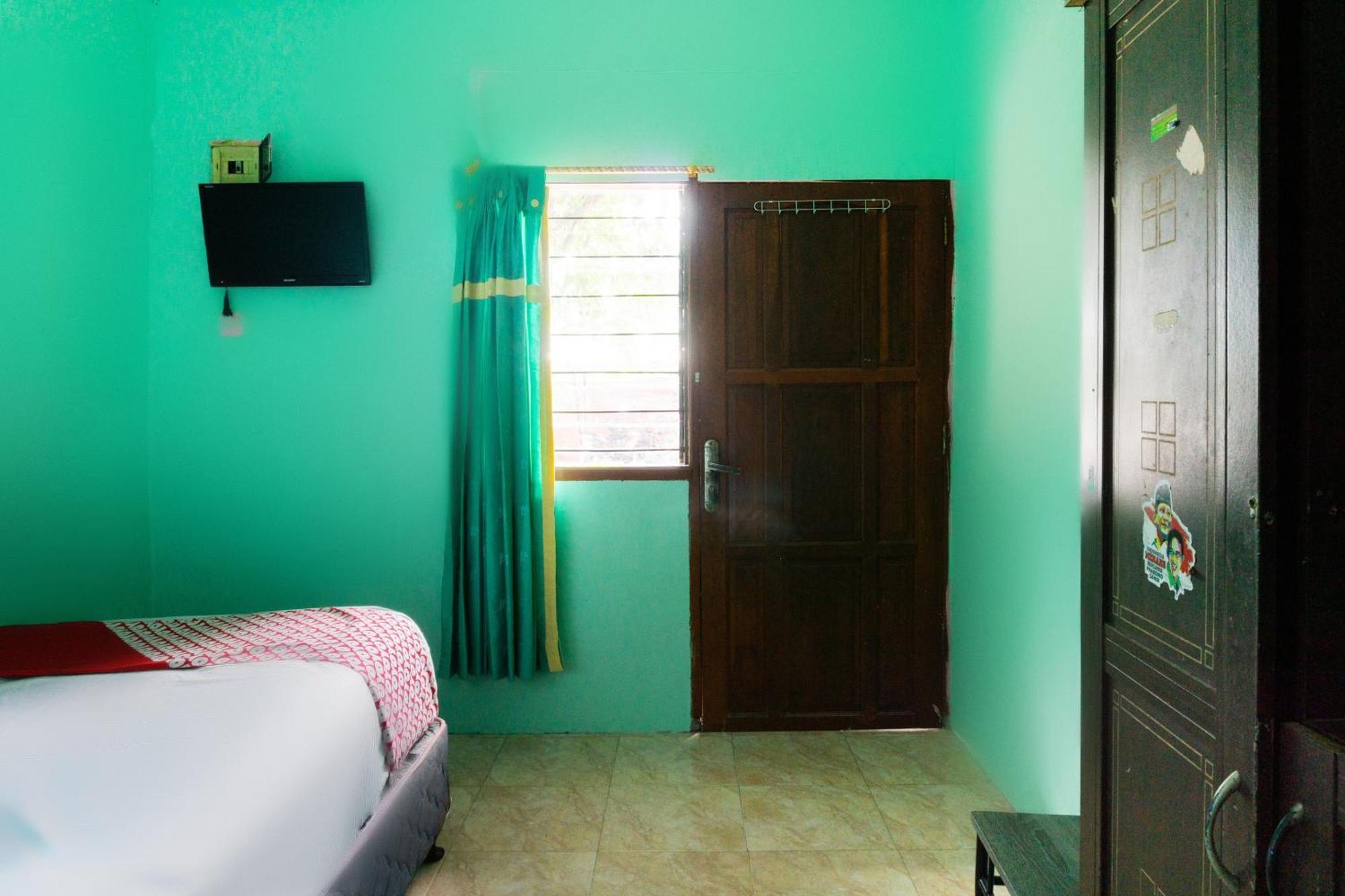 Oyo 3095 Semarapura Homestay Makassar Extérieur photo