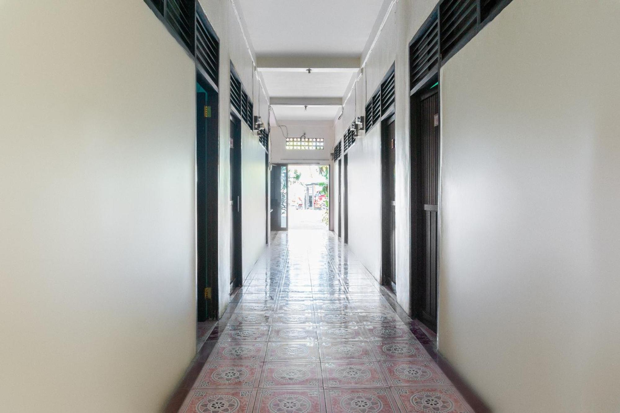 Oyo 3095 Semarapura Homestay Makassar Extérieur photo
